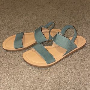 Universal threads sandals with elastic band